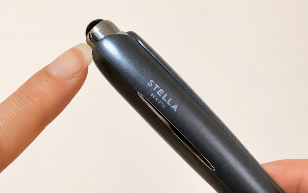 ヒートジュエル（黒いコロコロ）側を手に持ったところ