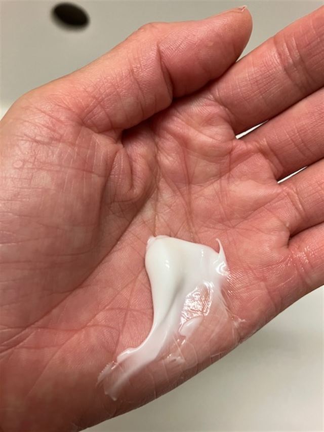 クレンジングクリーム手のひら