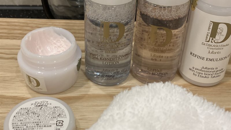 朝に使うスキンケア4品