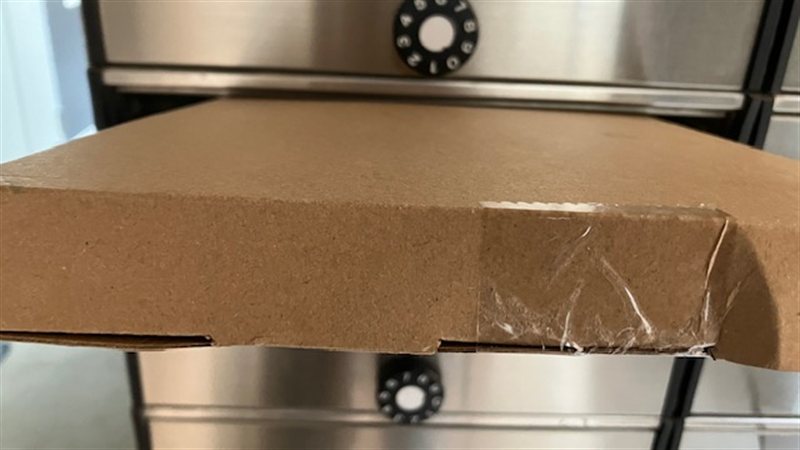 ネコポスの箱を自宅のポストに入れたところ